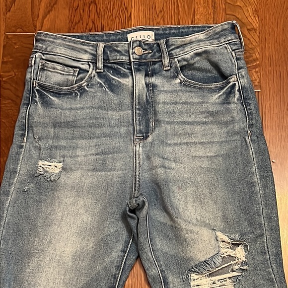 Cello Size 9 High Rise Straight distressed Jeans - Picture 2 of 7